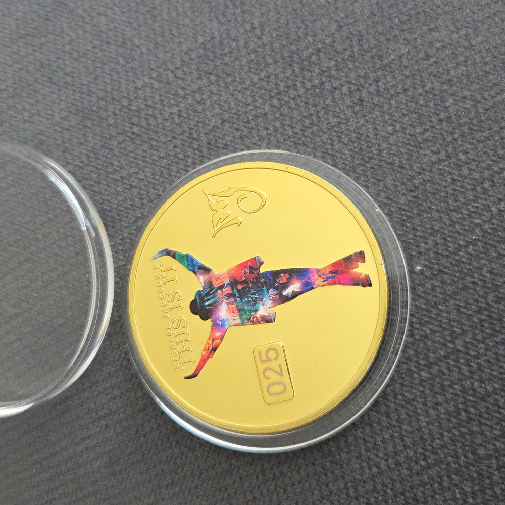Michael Jackson This Is It Gold Commemorative Coin with Colorful Silhouette